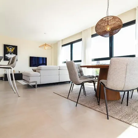 Luxury Penthouse, With Breathtaking Views, 109 Sqm Terrace, Outdoor Jacuzzi, Walk Distance To The Port, Shops And Restaurants * 에스테포나