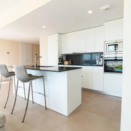 Luxury Penthouse, With Breathtaking Views, 109 Sqm Terrace, Outdoor Jacuzzi, Walk Distance To The Port, Shops And Restaurants 아파트 에스테포나
