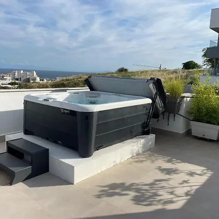 Luxury Penthouse, With Breathtaking Views, 109 Sqm Terrace, Outdoor Jacuzzi, Walk Distance To The Port, Shops And Restaurants 아파트 에스테포나