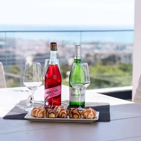 아파트 Luxury Penthouse, With Breathtaking Views, 109 Sqm Terrace, Outdoor Jacuzzi, Walk Distance To The Port, Shops And Restaurants 에스테포나