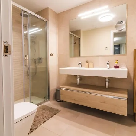 아파트 Luxury Penthouse, With Breathtaking Views, 109 Sqm Terrace, Outdoor Jacuzzi, Walk Distance To The Port, Shops And Restaurants *