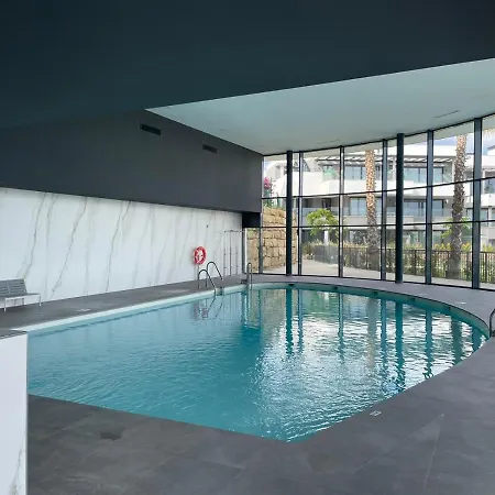 아파트 Luxury Penthouse, With Breathtaking Views, 109 Sqm Terrace, Outdoor Jacuzzi, Walk Distance To The Port, Shops And Restaurants 에스테포나