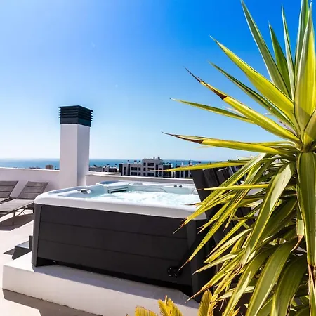 아파트 Luxury Penthouse, With Breathtaking Views, 109 Sqm Terrace, Outdoor Jacuzzi, Walk Distance To The Port, Shops And Restaurants