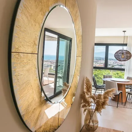 아파트 Luxury Penthouse, With Breathtaking Views, 109 Sqm Terrace, Outdoor Jacuzzi, Walk Distance To The Port, Shops And Restaurants *