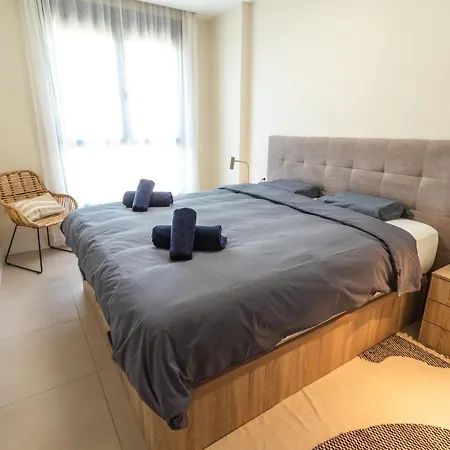 아파트 Luxury Penthouse, With Breathtaking Views, 109 Sqm Terrace, Outdoor Jacuzzi, Walk Distance To The Port, Shops And Restaurants 에스테포나