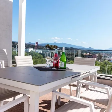 아파트 Luxury Penthouse, With Breathtaking Views, 109 Sqm Terrace, Outdoor Jacuzzi, Walk Distance To The Port, Shops And Restaurants *