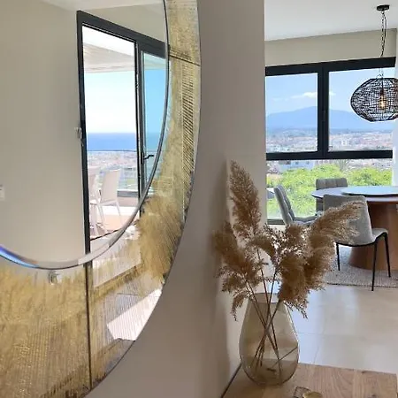 Luxury Penthouse, With Breathtaking Views, 109 Sqm Terrace, Outdoor Jacuzzi, Walk Distance To The Port, Shops And Restaurants 公寓 埃斯特波纳